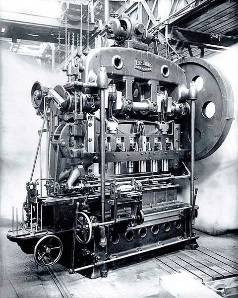 Schuler zeigt auf der Weltausstellung in Paris die erste Transferpresse der Welt; davor gab es ein Patent auf hydraulische Ziehpressen. (Schuler)