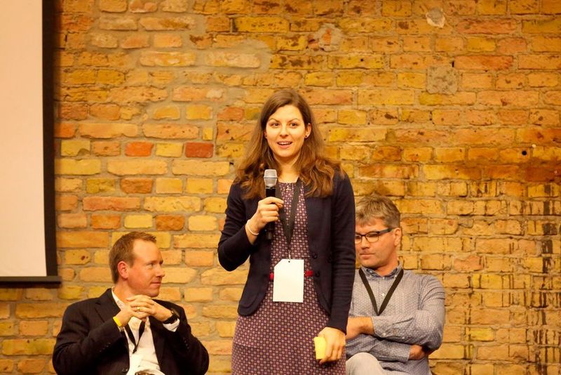 Prof. Dr. Sara Hofmann, Universität Bremen, beim Projekt-Slam „Beteiligung statt Dienstanweisung: Untersuchung zur Mitbestimmung (am Beispiel der eAkte)“ (© NEGZ)