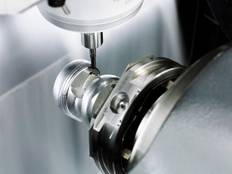 In einem durchgehenden, schnellen und hoch automatisierten Prozess entstehen aus dem CT die CNC-Daten – und damit ein individuelles Knie-Implantat.  (Bild: Siemens)