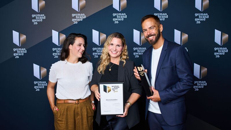 Das Autohaus Kunzmann wurde für sein Kundenmagazin „Sternstunden“ mit dem German Brand Award ausgezeichnet.(Bild:  Schlee-Gleixner/Kunzmann)