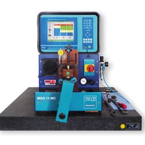 Zur umfassenden Prüfkompetenz von Hecht Kugellager gehören Körperschallprüfungen auf dem werkseigenen FAG-Prüfstand.(Bild:  Hecht Kugellager)