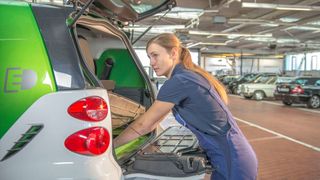 Nur bei rund 5 Prozent liegt der Frauenanteil in den Autoberufen. Wie sich das ändern lässt, damit beschäftigte sich das erste ZDK-Webinar Frauenpower im Kfz-Gewerbe. (Bild: ProMotor)