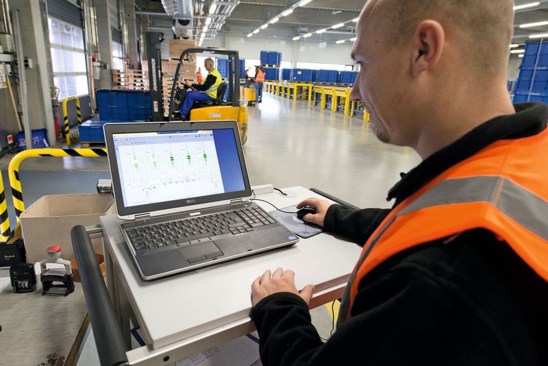 Visualisierung des Lagers: Unterschiedliche Materialflüsse werden mit einer intelligenten Steuerung abgebildet. (Bild: EBM-Papst)