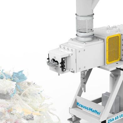 Krauss-Maffei Extrusion aus Laatzen hat etwas Interessantes für das Kunststoffrecycling entwickelt. Es handelt sich um die Seitenfüttereinreichtung ZSA Ultracycle für Zweischneckenextruder. So können nun auch schwer zuführbare Materialien verarbeitet werden. (Bild: Krauss-Maffei Extrusion)