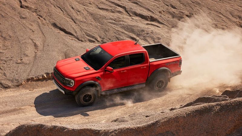 Die Diesel-Versionen des Raptor mit dem 2,0-Liter-Vierzylinder und 3,0-Liter-V6 folgen im nächsten Frühjahr. (Autoren-Union Mobilität / Ford)