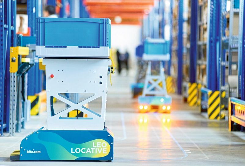Der Zielort, den der Transporter LEO Locative anfahren soll, wird per Tablet eingegeben. (Bito)