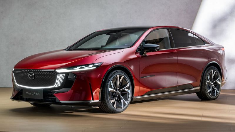 Mazdas Elektrolimousine ist in Kooperation mit dem chinesischen Hersteller Changan Automotive entstanden. (Bild:  Mazda)