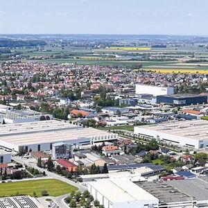 Seit einem halben Jahrhundert ist die Stadt Mindelheim der Stammsitz und das Herz der Grob-Gruppe.(Bild:  Grob-Gruppe)