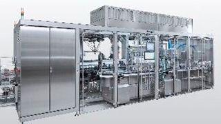 Con la plataforma de llenado y taponado Variofill, de máxima flexibilidad, Rotzinger Pharmapack reduce a la mitad el espacio ocupado gracias a sus módulos intercambiables y a su alto grado de automatización. (Imagen:Rotzinger PharmaPack)