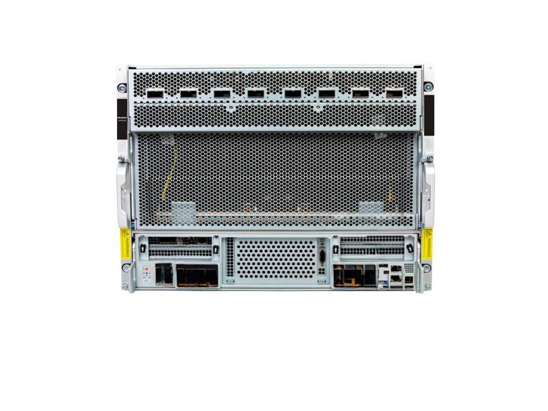 Der Fsas Primergy GX2580 M8s belegt acht Höheneinheiten im Rack. Oben in der Front sind die acht 800GbE-Ports der ConnectX-8-SuperNICs von Nvidia angeordnet.  (Bild: Fsas)