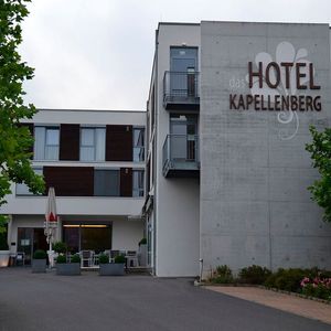 Treffpunkt war das Hotel Kapellenberg in der wunderschönen Weinstadt Eibelstadt am Main.(Bild:  Dotzler, Dominsky, Lacher, Maderner, Michel, Rosenow, Schweitzer/»kfz-betrieb“)