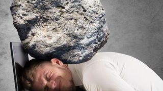 Zwei von drei Studierenden in Deutschland leiden unter starken Kopfschmerzen. Fast jeder Dritte der Betroffenen ist durch sie sehr schwer beeinträchtigt. Die Studenten medikamentieren selbst, oft ohne zu wissen, dass auch die Schmerzmittel Kopfschmerzen auslösen können. Das Projekt „Kopfhoch“ soll nun bei der Aufklärung helfen. (Clipdealer)