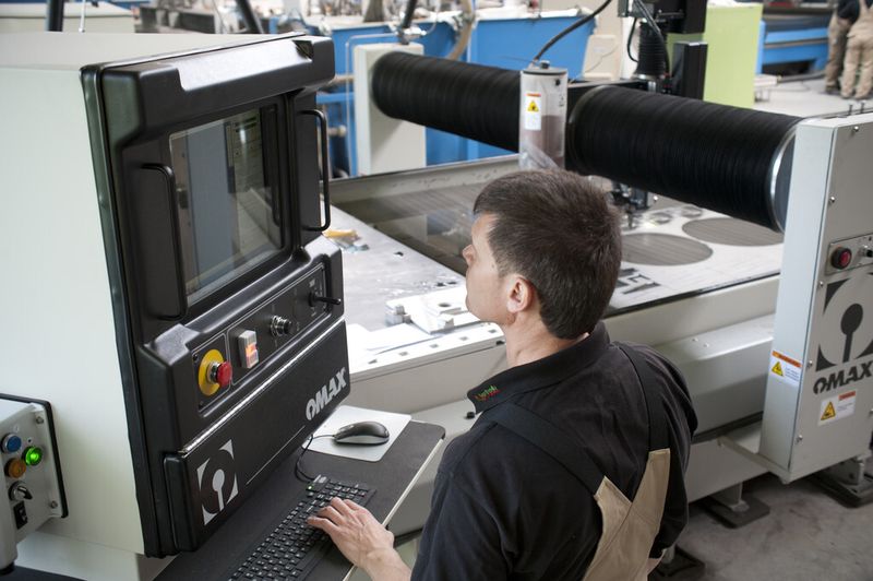 Hoch qualifizierte Mitarbeiter und Hightech garantierten es den Auftraggebern von Bartsch ihre gewünschte Schnittqualität zu erreichen. (Bild: Bartsch)