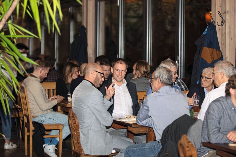 Zwei Jahre Corona-Pause bedeuten auch zwei Jahre ohne Branchengespräche – die Förderprozessforen 2022 waren da eine hochwillkommene Gelegenheit zum Austausch. (Bild: Oxana Gruber Photography)