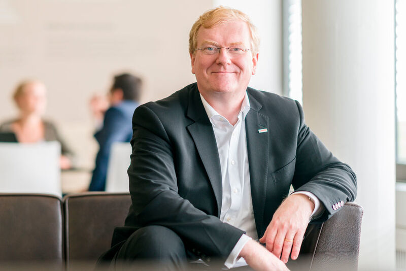 Neuer Vorsitzender des Unternehmensbereichs Mobility Solutions wird von 1. Januar 2019 an Stefan Hartung, 52. Er tritt damit die Nachfolge von Rolf Bulander an. (Wolfram Scheible/Bosch)