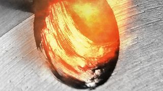 Mittels thermischen Entgratens lassen sich Grate auch an schwer zugänglichen Stellen, beispielsweise in Bohrungen, gut entfernen. (Bild: ATL)