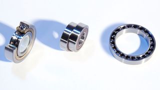 Die Eignung als Spindellagerung erreicht das Schrägkugellager in erster Linie durch eingeengte Toleranzen in Geometrie und Formgenauigkeit. (Knapp)