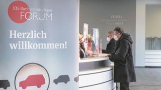 Mensch oder Maschine – wer gibt künftig den Ton beim Gutachten an? Das Kfz-Sachverständigen Forum liefert Antworten. (Stefan Bausewein)