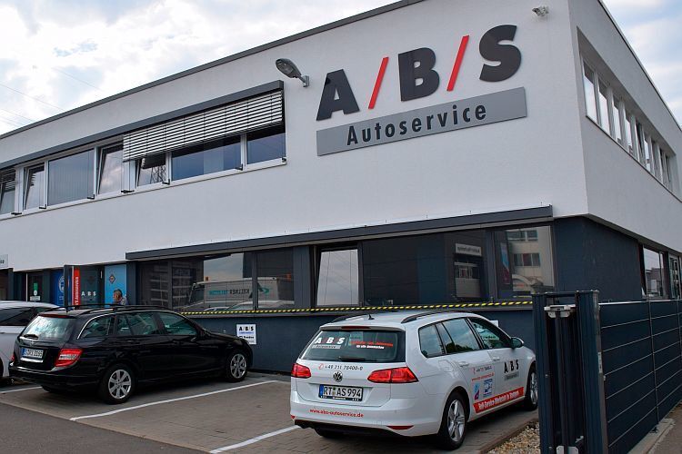 Sprengt die gewohnten Dimensionen einer freien Werkstatt: ABS Autoservice in Stuttgart. (Rosenow)