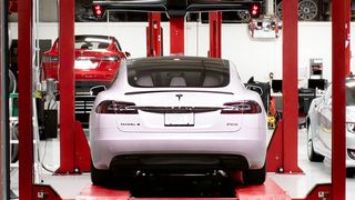 Teslas Service-Netz ist nun selbst Elon Musk zu löchrig. (Tesla)