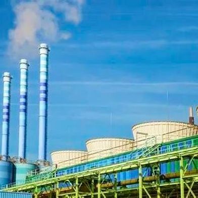 Die Kamine der deutschen Chemiebranche könnten stärker qualmen. Doch leider gibt es einige Gründe dafür, dass die Auslastung der Produktion ein Jahrhunderttief markiert. Ein Ende sei nicht absehbar. Jobs könnten wegfallen ... (Bild: Schottenbeck)