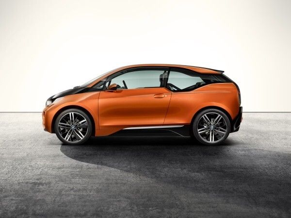 Das BMW i3 Concept Coupé ist das erste vollständig vernetzte Elektrofahrzeug der Welt (BMW Group)