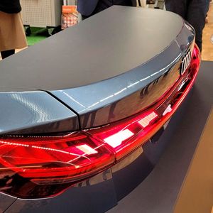 Die zweite Generation der OLED-Technologie aus dem Hause Audi im Rücklicht umfasst 364 digitale OLED-Segmente (Bild:  Stefanie Eckardt)
