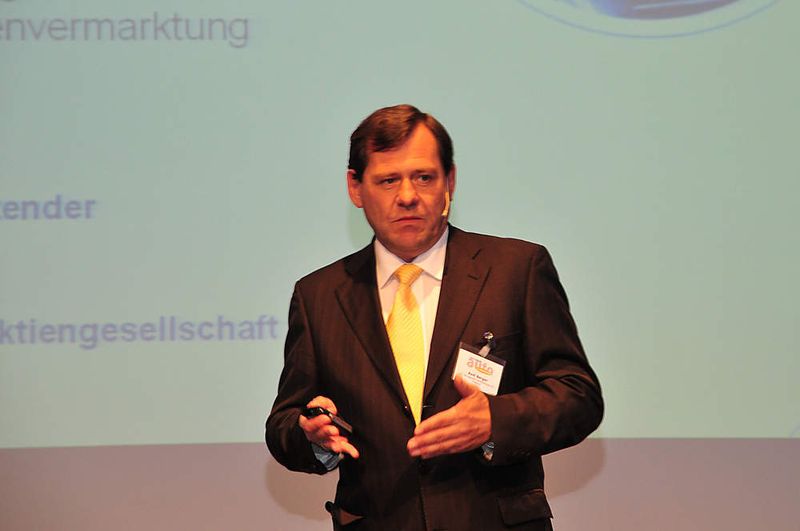 Axel Berger, Vorstandsvorsitzender der CG Car-Garantie Versicherungs-AG, referierte über die Bedeutung von Fahrzeuggarantien für die Kundenbindung in Kfz-Betrieben. (Archiv: Vogel Business Media)