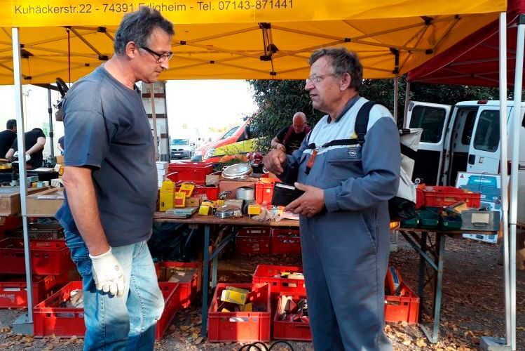 Kann kein Internet bieten: Den persönlichen Austausch, der oft schnell und einfach zum gewünschten Teil, einer Info oder einem Kontakt führt. (Dominsky)