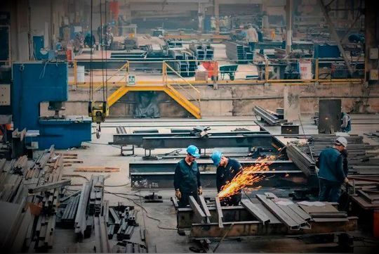 Der europäischen Industrie und den Dienstleistern schlagen die aktuellen Probleme auf den Magen. Das jedenfalls offenbart eine Umfrage von S&P Global. Demnach war die Stimmung seit rund 20 Monaten nicht so schlecht wie momentan. Hier mehr dazu.(Bild:  SHW)