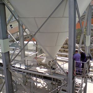 Silo-Füllstandmessung mit „Daisy-Wägezellen“