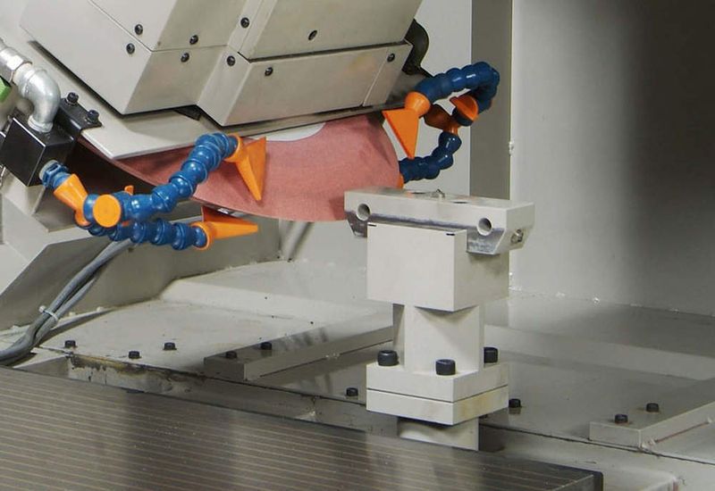 Bild 4: Die Doppelsäulen-Schleifmaschinen von Okamoto gibt es mit feststehender und beweglicher Traverse. (Archiv: Vogel Business Media)
