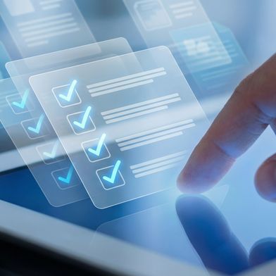 ALM und PLM verknüpfen Mechanik, Elektronik und Software auf einer gemeinsamen Informationsbasis.
 (Bild: © ParinApril – stock.adobe.com_KI-generiert)