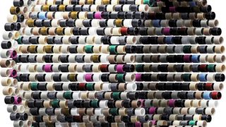 Vor drei Jahrzehnten hat Igus sein erstes iglidur-Polymergleitlager präsentiert, mittlerweile gibt es ihn in 40 verschiedenen Varianten. (Bild: Igus)