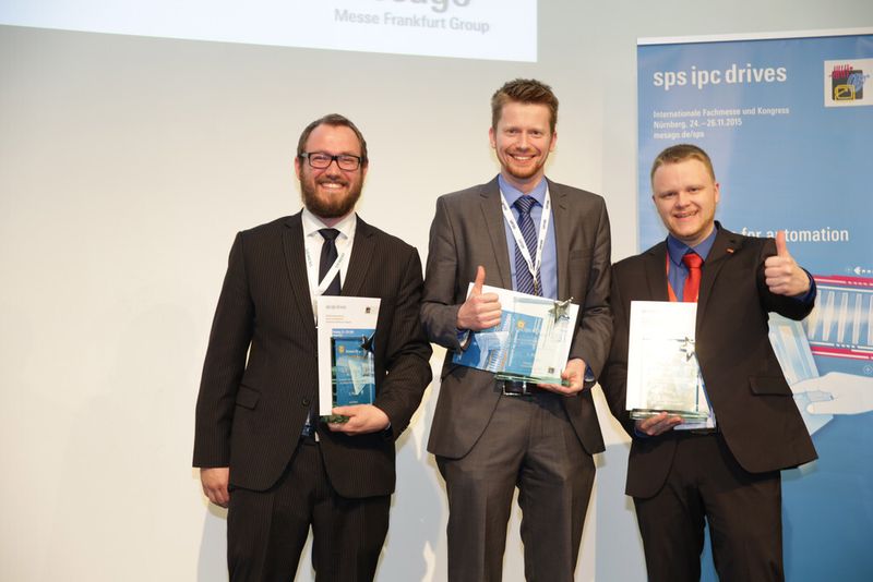 Die Gewinner des Innovationspreises der Automatisierungsindustrie (von links nach rechts): Jan Klöck, Technische Universität Braunschweig, Torben Jonsky, Lenze SE und Markus Birkhold, ISW Universität Stuttgart. (Bild: Mesago/Thomas Geiger)