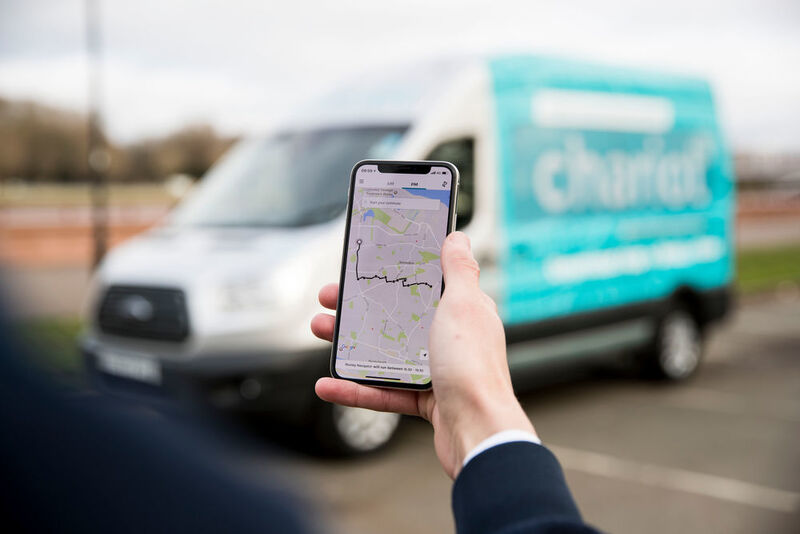 Chariot wird über eine Smartphone-App aufgerufen, mit der interessierte Nutzer nach einer verfügbaren Route und der nächstgelegenen Zustieg-Adresse suchen können.  (Ford)