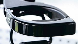 Dank einer ausgeklügelten Konstruktion sorgt der Porsche Cupholder für eine sichere Fixierung der Getränke. (Kipp)