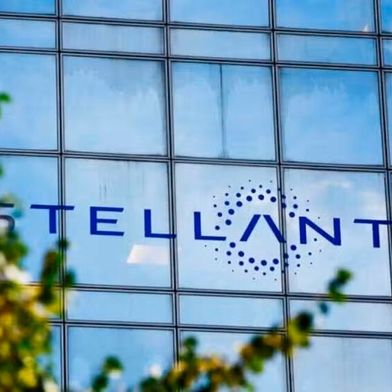 Stellantis hat wieder Rückenwind, nachdem der Automobilmix-Konzern herbe Einbrüche erleben musste. Allerdings werde das Engagement in Europa gedrosselt ... (Bild: Stellantis)