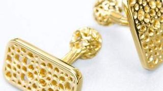 Nachbearbeitete und polierte Manschettenknöpfe aus 18-karätigem Gelbgold, entworfen von Digital Forming. (Bild: CPM)