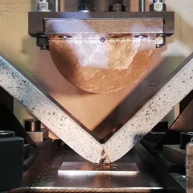 Crashtest für die Batteriewanne aus Holz und Stahl. (Bild: TU Graz/VSI)