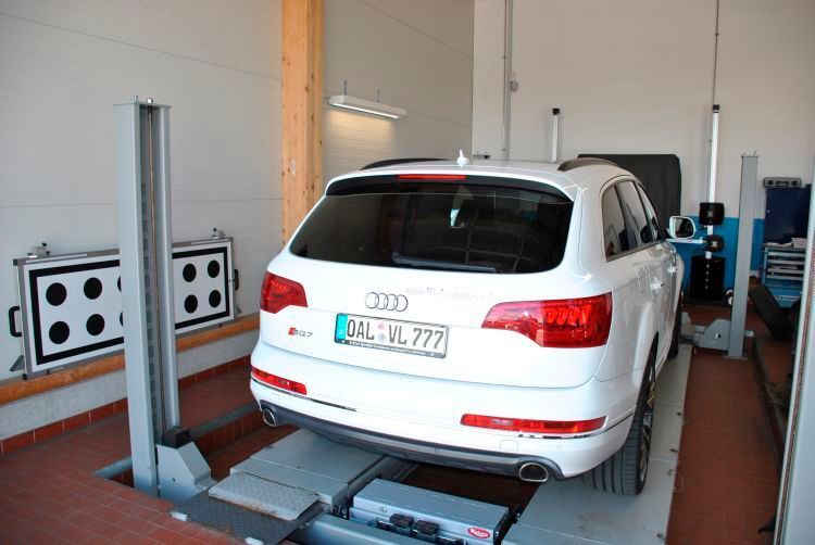 Top modern: Der neue Arbeitsplatz für das FAS-Mess- und Kalibriersystem ist Teil des neu angebauten Gebäudekomplexes, der auch den Karosseriebau beherbergt. (Dominsky/»kfz-betrieb«)