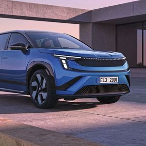 Ganz schön wuchtig: Der neue Skoda Peaq misst in der Länge stolze 4,87 Meter.(Bild:  Skoda)