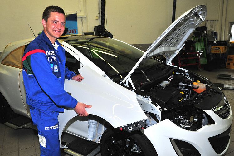 Christian Heinz startet in Leipzig bei den Karosseriespenglern im Wettbewerbsbereich  „Autobody Repair“. (Foto: Schmidt)