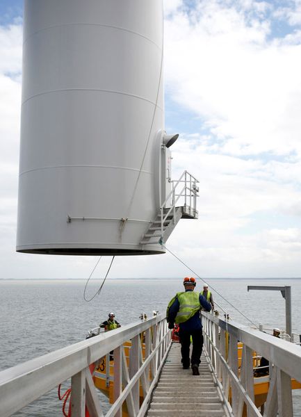 Rohre spielen bei Offshore-Windkraftanlagen eine tragende Rolle. (Siemens)