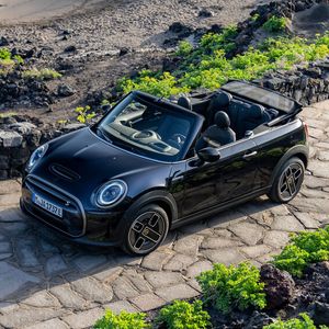 Allerdings nur in einer limitierten Auflage: 999 Elektro-Cabriolets baut die britische BMW-Tochter.(Bild:  Mini/Bernhard Filser)