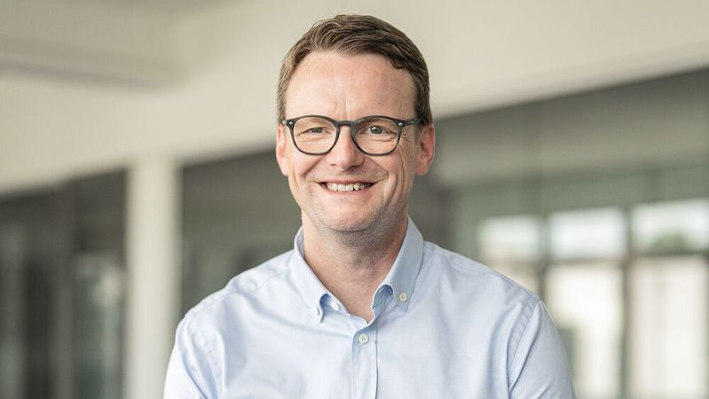 Gemeinsam mit Scaling Champions will Mark Schröders Verbundgruppe Synaxon zunächst mit ausgewählten Systemhäusern neue Methoden für die Kundenführung entwickeln und erproben.(Bild:  Synaxon)
