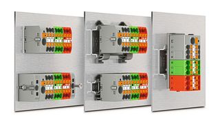 Bild 3: Die PTFIX-Blöcke lassen sich auf Oberflächen verschrauben und verkleben sowie auf alle gängigen Tragschienen in unterschiedlichen Ausrichtungen aufrasten. (Bild: Phoenix Contact)