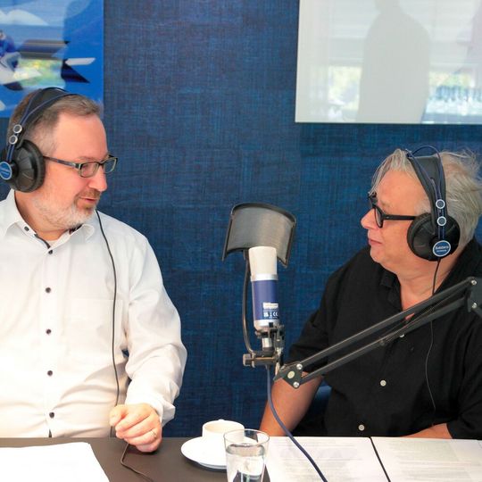 Pascal Gaillot (links), Director Chemical Industry Europe, und Uwe Szkudlarek, Senior Consultant Solution & Services, beide Yokogawa, zeigen im Podcast konkrete Beispiele, wo und vor allem wie die Digitalisierung auf dem Weg in eine grüne Wasserstoffwelt helfen kann.(Bild:  Ernhofer/PROCESS)