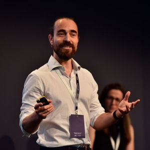 Das Start-up Formation visualisiert verschiedenste Unternehmensdaten und verpackt diese in interaktiven Karten. Dies soll die Zusammenarbeit von Teams verbessern und so die Effizienz steigern. (Bild:  Bitkom Services)