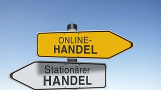 onlinehandel-gegen-stationarer-handel-stockpack-adobe-stock-scaled (Quelle: hkama/Adobe Stock)
